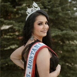 Meet your Posher, Athena